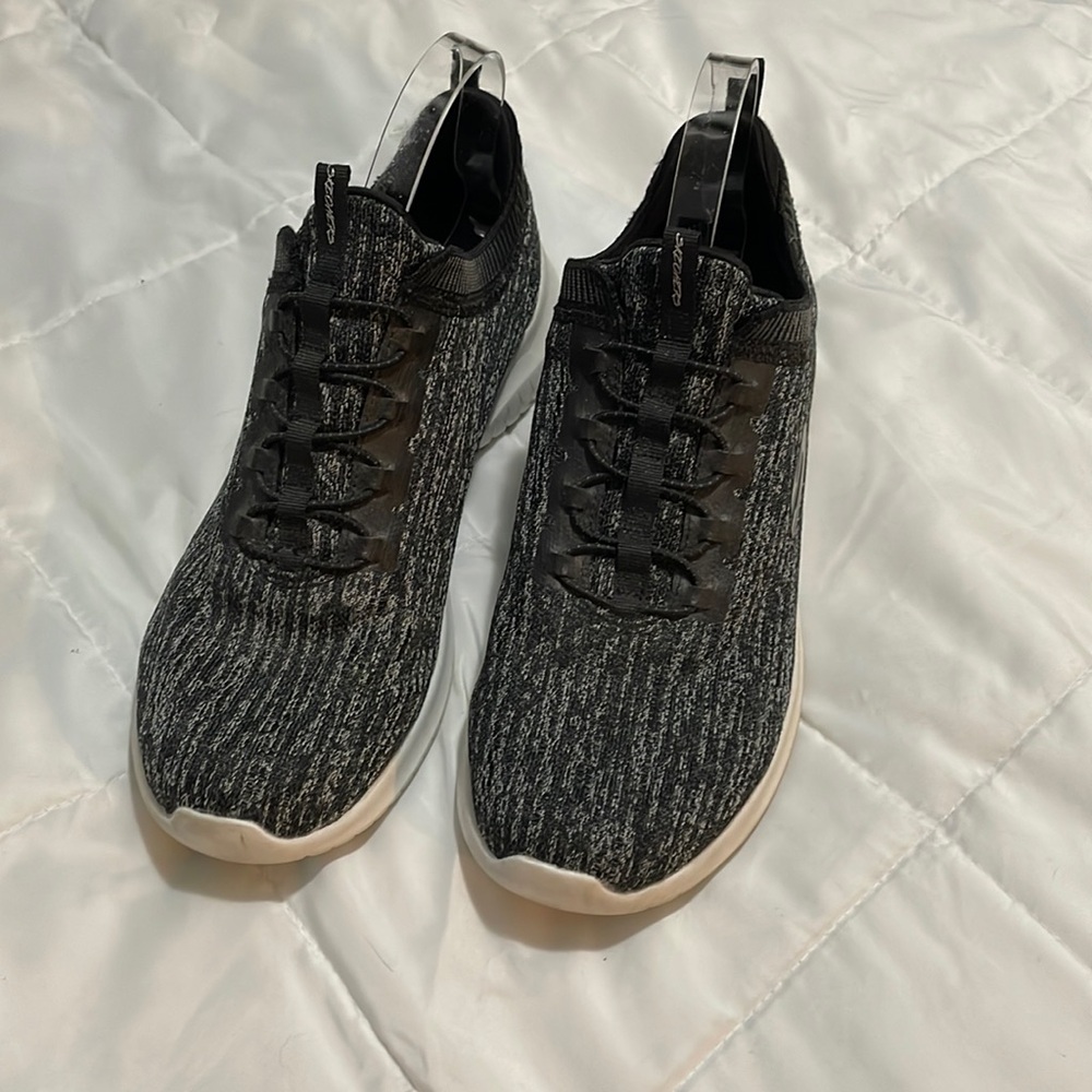 Skechers Size 10 black and gray